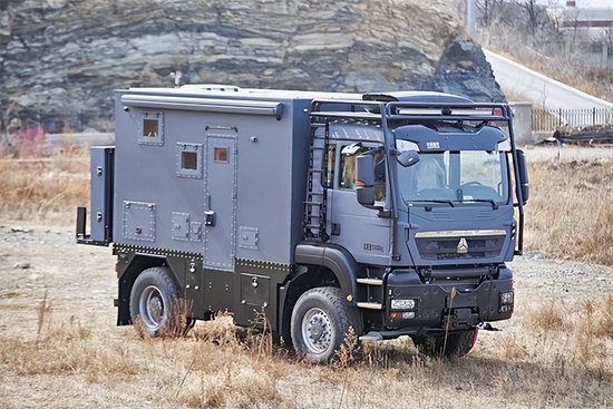 重汽豪沃4x4越野重卡房车现车夏季钜惠