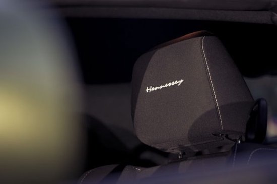 　　添加本人微信朋友圈每天更新大量平行进口车新车上市，配置、报价、图片