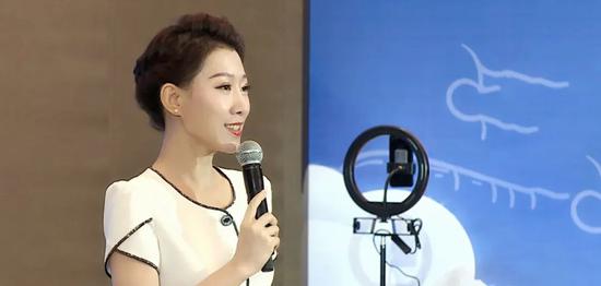 主持人:天津广播电视台都市频道苗青主持人连线:天津援疆前指宣传交流