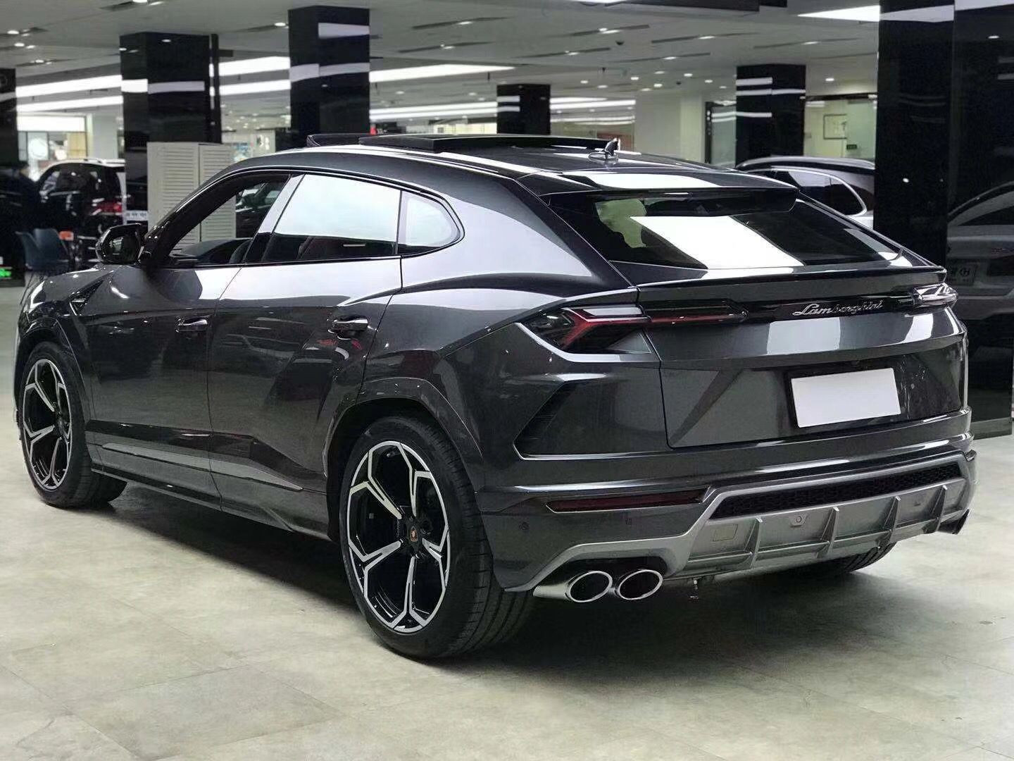 19款兰博基尼urus津港现车手续齐可分期