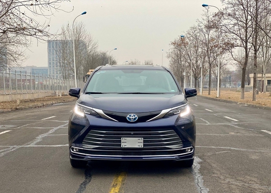 2021款丰田塞纳25油电混动八月特价