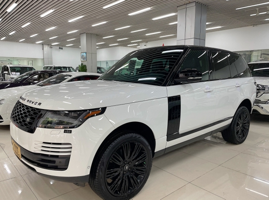 2021款路虎揽胜行政国六配置顶级驾乘体验