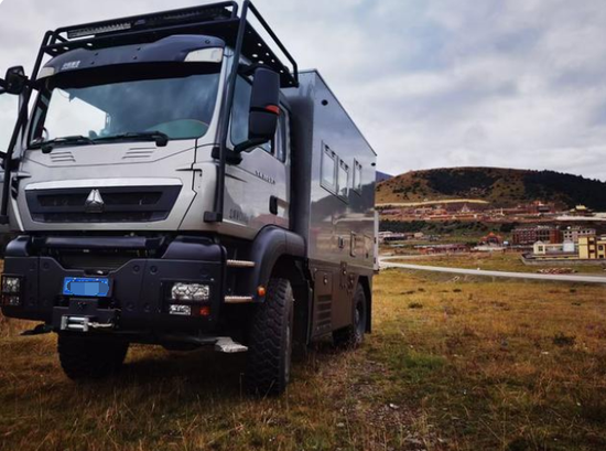 中国重汽汕德卡越野房车四驱私人定制价