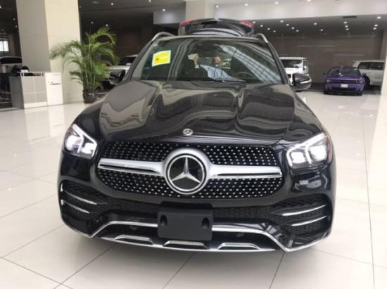 金属黑/黑 豪华包$2900,运动包$1300,科技包$2700,前温控杯架$250