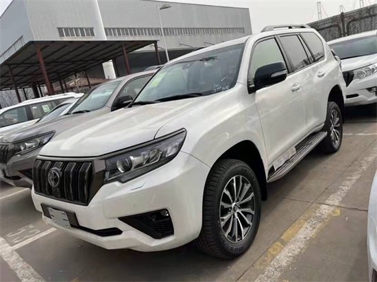 2021款国六丰田霸道2800柴油外观方面,全新普拉多预计会使用最新的