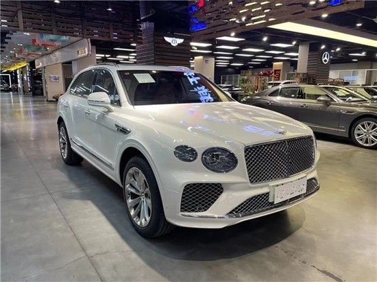 2022款宾利添越白色沉稳大气奢华气场足