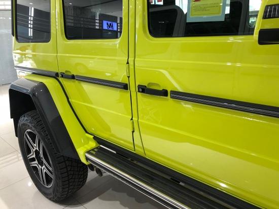 奔驰g550 4x4稀有颜色荧光绿马路上坦克