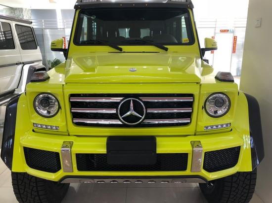 奔驰g550 4x4稀有颜色荧光绿马路上坦克