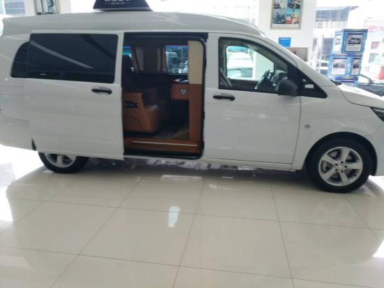 奔驰威霆vito改装7座无高顶隔断改装车