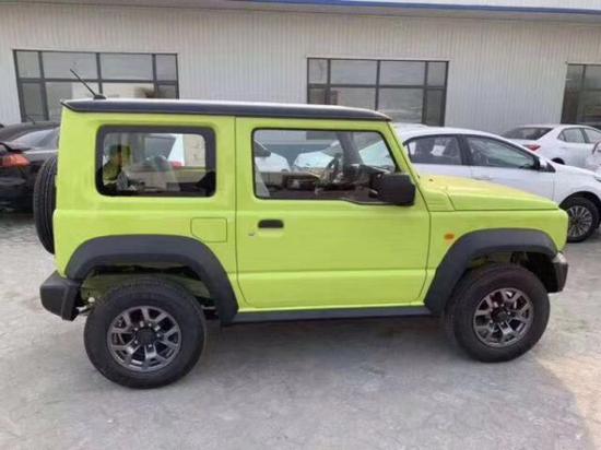 2019款铃木吉姆尼硬派越野车店内现出售