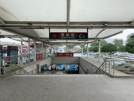 西站南广场地铁站图片