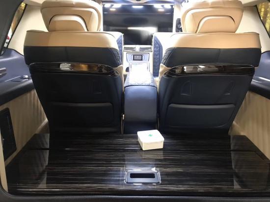 林肯领袖一号5.98超长版舒适空间实拍图