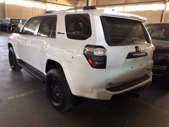 丰田4Runner超霸中东版_丰田越野车有几款进口_19款丰田超霸4.0配置详解