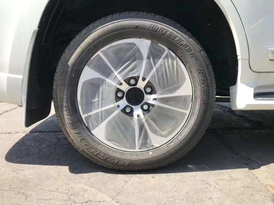 20款丰田酷路泽4600现车促销价格90W起