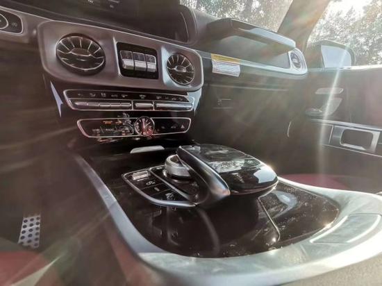 20款奔驰G63300万起售配置内饰奢华再现