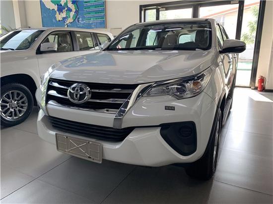 外观方面:20款进口丰田穿越者2700的出现首先让人眼前一亮,因为车子又