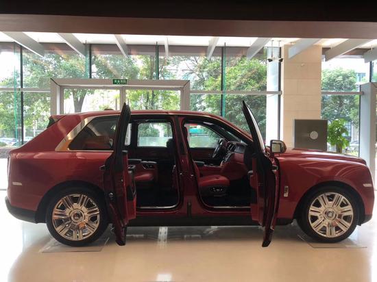 劳斯莱斯库里南国六 巅峰驾驭顶级品质