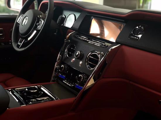 劳斯莱斯库里南国六 巅峰驾驭顶级品质