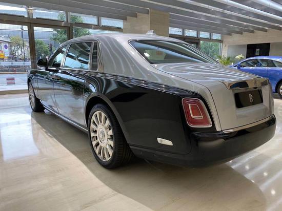 第八代劳斯莱斯幻影四座加长版津港提车