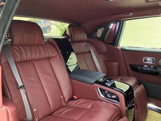 第八代劳斯莱斯幻影四座加长版津港提车