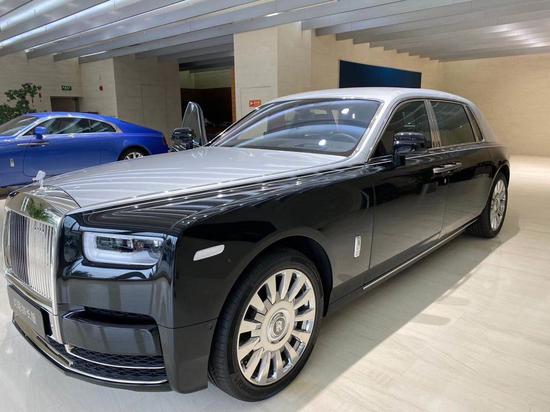 第八代劳斯莱斯幻影四座加长版津港提车