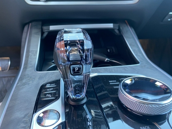 2021款宝马x7水晶档把现代感豪华热销中