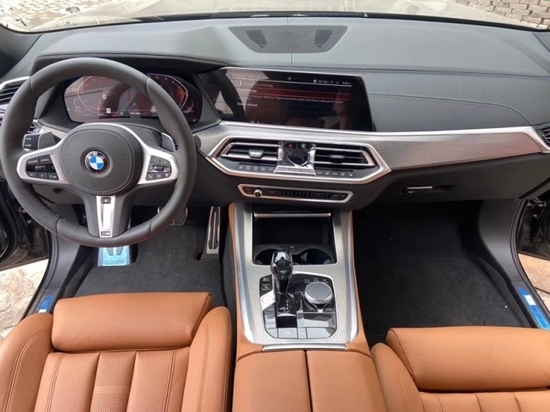 2022款宝马x5国六现车30t优惠降10万元