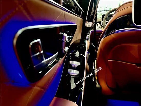 　　图为2022款改款顶配S级S500L内饰图