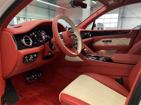 宾利添越一直以来因车内饰的雅致而获得了卓越的声誉,将高贵典雅的