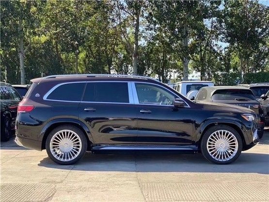 迈巴赫gls600双色车身气质更显高贵典雅