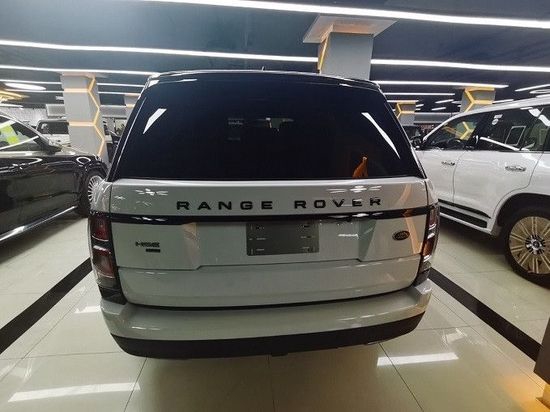 2022款路虎揽胜行政白色现车优惠万元