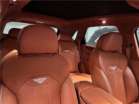 2021款宾利添越纽马克特褐内饰华贵至极