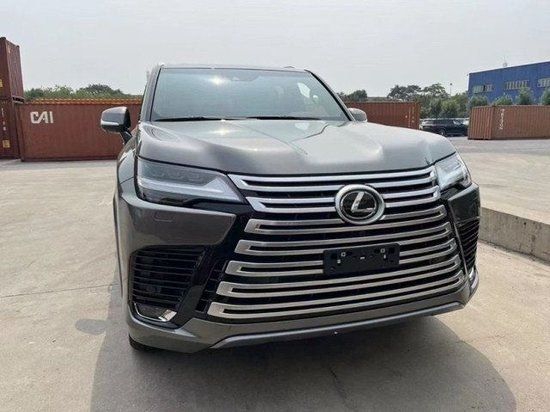 作为雷克萨斯suv车型当中的旗舰,这台全新的版本雷克萨斯lx600,在外观