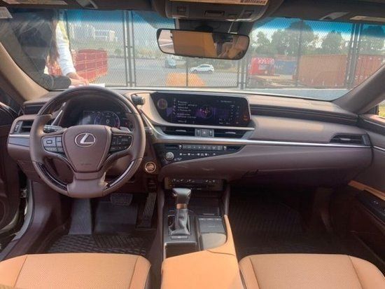 2023款雷克萨斯es250现车出售30多万起