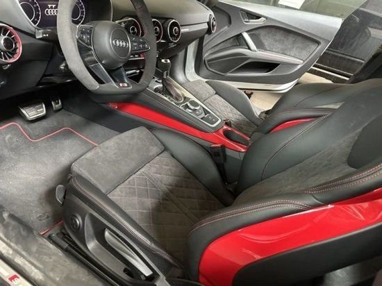 优惠促销>正文奥迪tt内饰在视觉效果上更为简约,棕色座椅与精致的中控