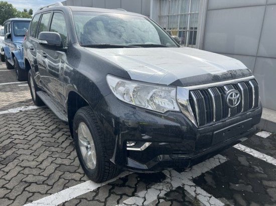 作为硬派传统,丰田霸道2800整体轴悬挂同样重要,整体轴的设计在刚性上