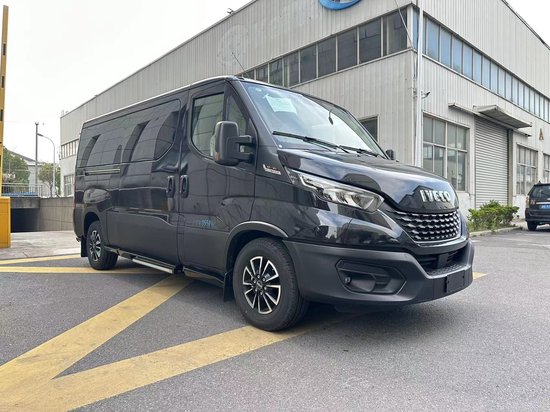 进口依维柯商务车7座现车底盘好内饰好