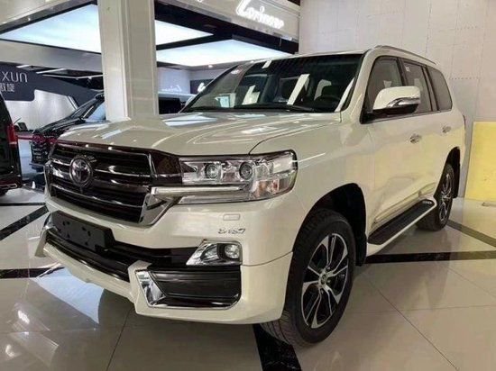 行情资讯>正文兰德酷路泽5700中东版,在外观上做了一些小的改动,主要