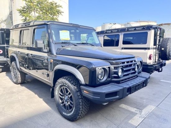 全新英力士掷弹兵硬派越野车抵达天津港