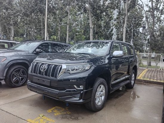 23款丰田霸道2700txl西安现车团购44万起