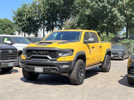 2的排量以及700多匹的马力,完全满足了越野的需求,港口现车价格已经是