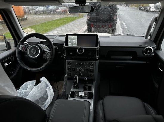 全新英力士"掷弹兵"硬派越野车凭借其独特的外观设计,豪华的内饰配置