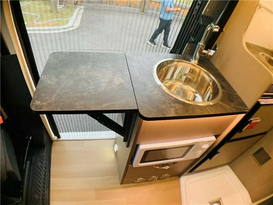 宇通B520福特房车横置大床轻便好开