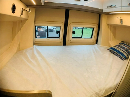 宇通B520福特房车横置大床轻便好开