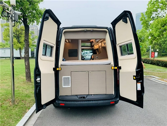 宇通B520福特房车横置大床轻便好开