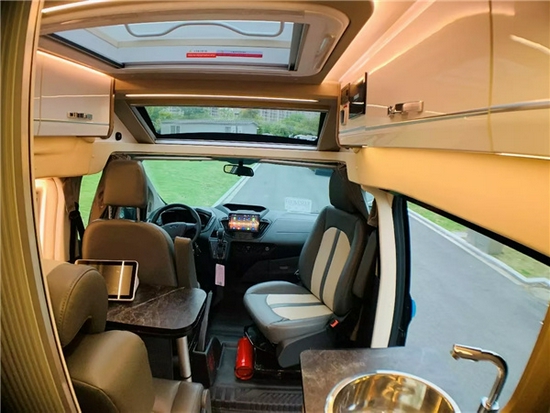 宇通B520福特房车横置大床轻便好开