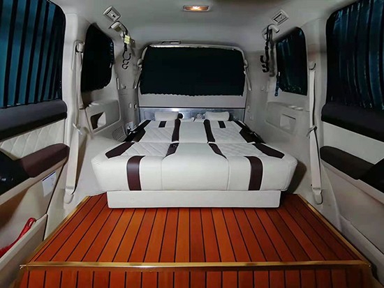 丰田陆地巡洋舰改装沙发床可打平睡觉-新浪汽车