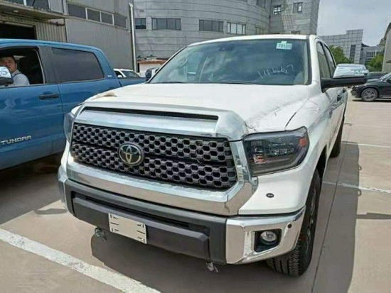 绝版丰田皮卡21款坦途57v8现车销全国