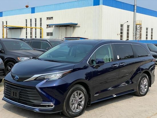 2021款丰田塞纳25l混动年底特价45万起