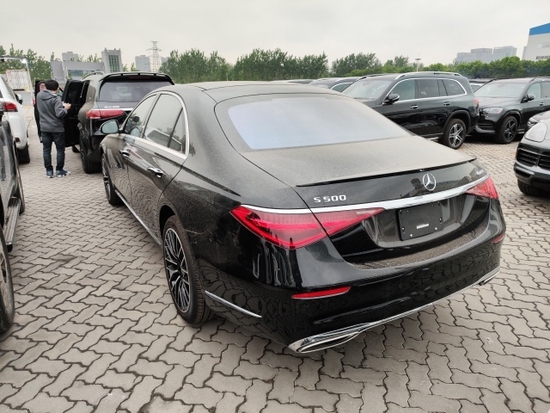 2022款奔驰s500平行进口版和中规版区别